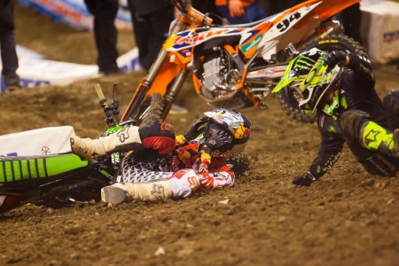 Ken Roczen and Ryan Villopoto crashed together at the start!!!