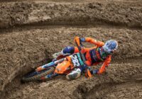 Rossi wint de eerste manche voor Valk
