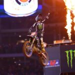 Cooper Webb alleen aan de leiding