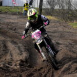 Amber Simons domineert 6de ronde MON Dames in Leusden