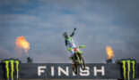 Romain Febvre  kijkt alleen naar zichzelf en bant alle paniek