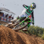 Romain Febvre legt Jeffrey Herlings het vuur aan de schenen en loopt weg van Lucas Coenen