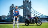 Sam Sunderland wil in 19 dagen rond de wereld rijden!