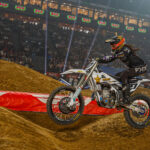 Malcolm Stewart stormt naar “King of Paris” kroon