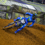 Perfecte avond voor Cole Davies met dominante Triple Crown-zege in East250SX