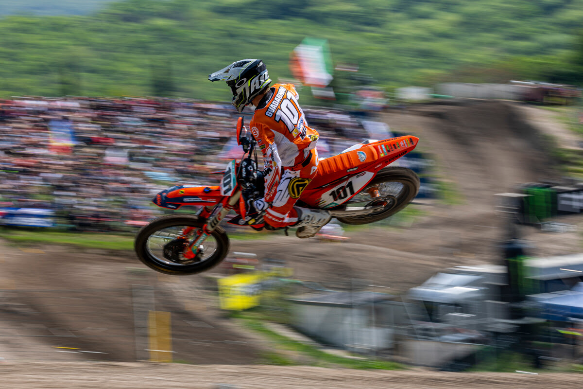 Mattia Guadagnini in actie op zijn Van Venrooy KTM motorfiets