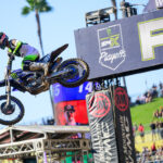 Cole Davies wint beide manches, Levi Kitchen kroont zich tot 250SMX-kampioen