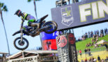 Cole Davies wint beide manches, Levi Kitchen kroont zich tot 250SMX-kampioen