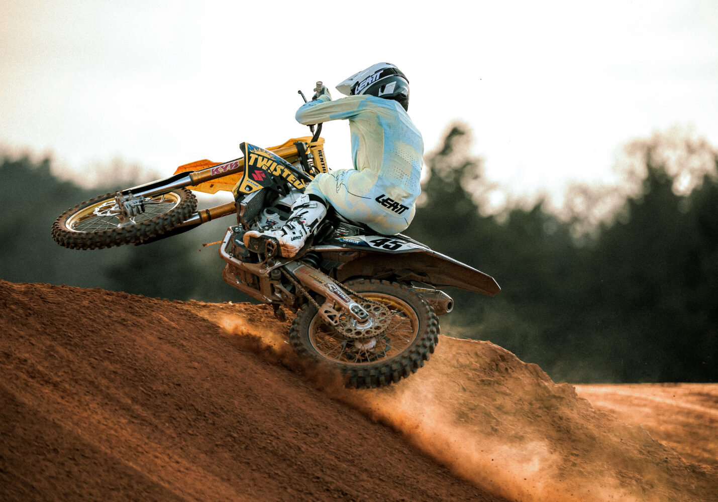 Colt Nichols in actie in de LEATT Moto 5.5 Racewear 2027