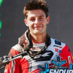 Cyril Genot overtuigend naar winst in zware zandrace