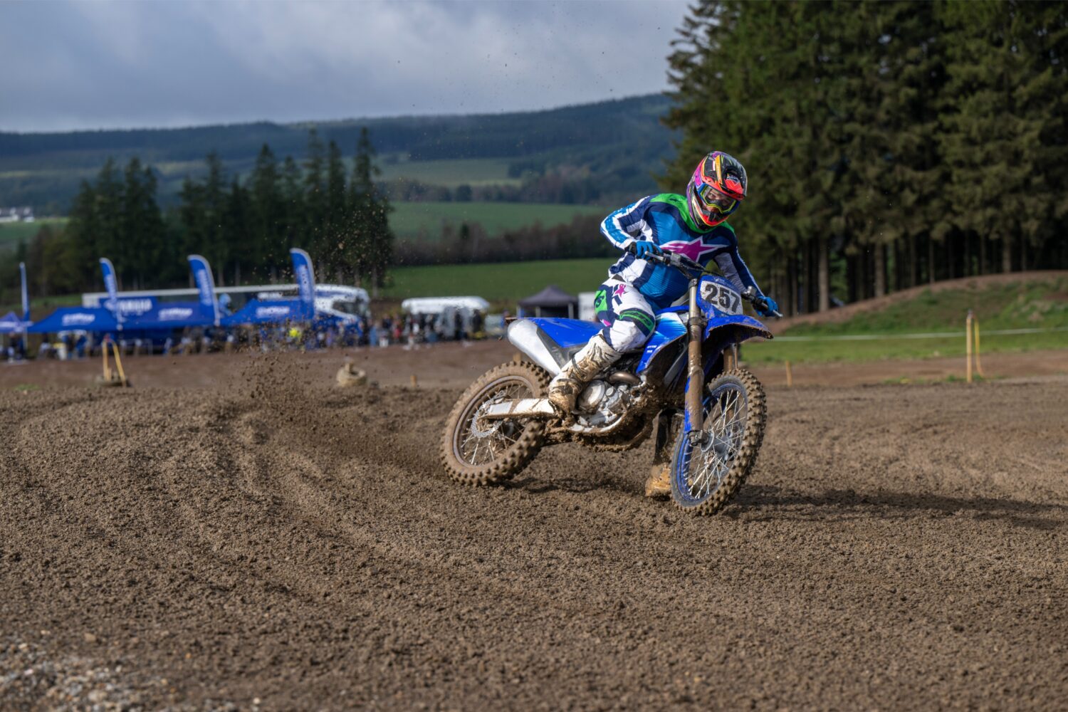 Yamaha YZ250F 2027 in actie tijdens de testdag in Lierneux
